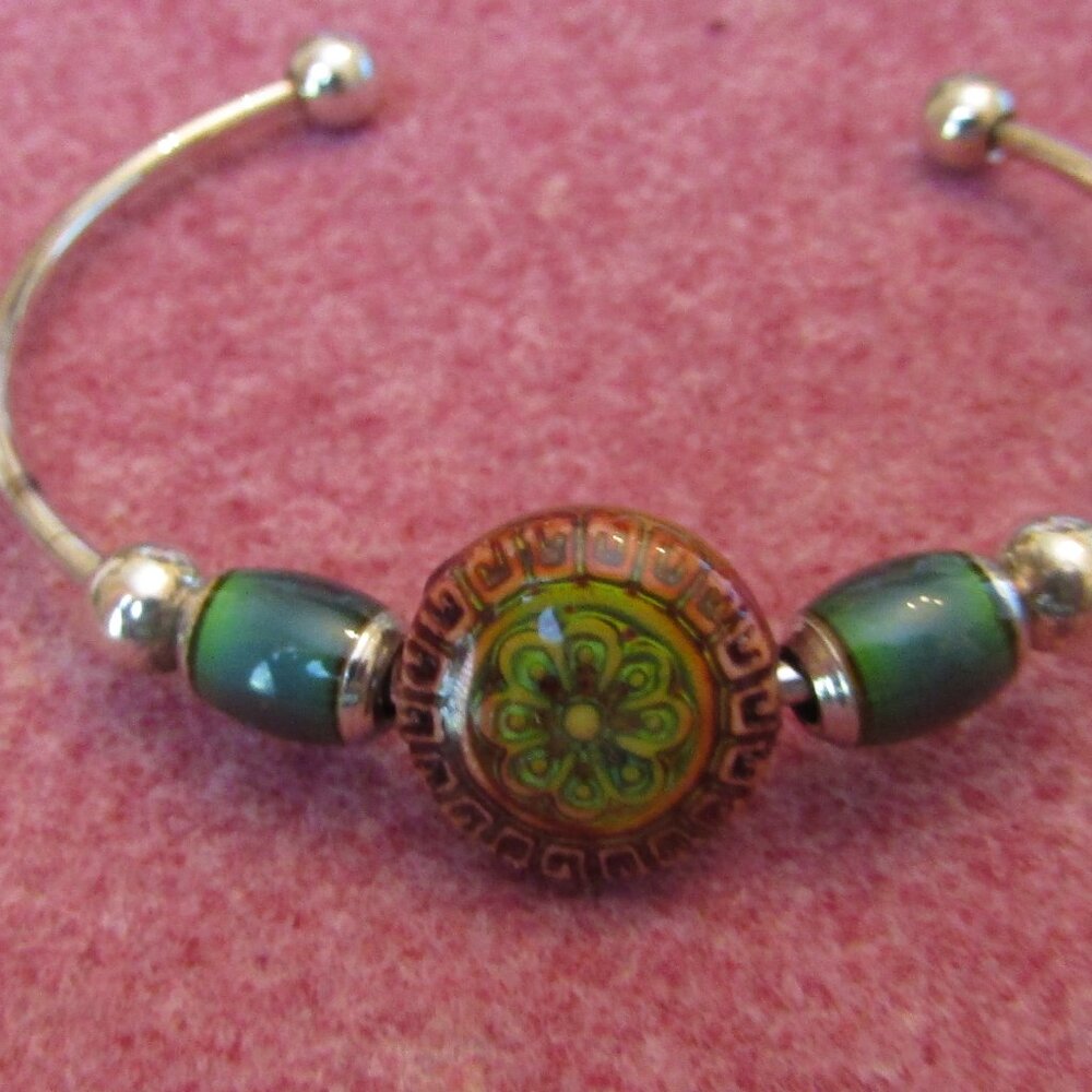 Color changing Mood Bangle Bracelet, artistic beads